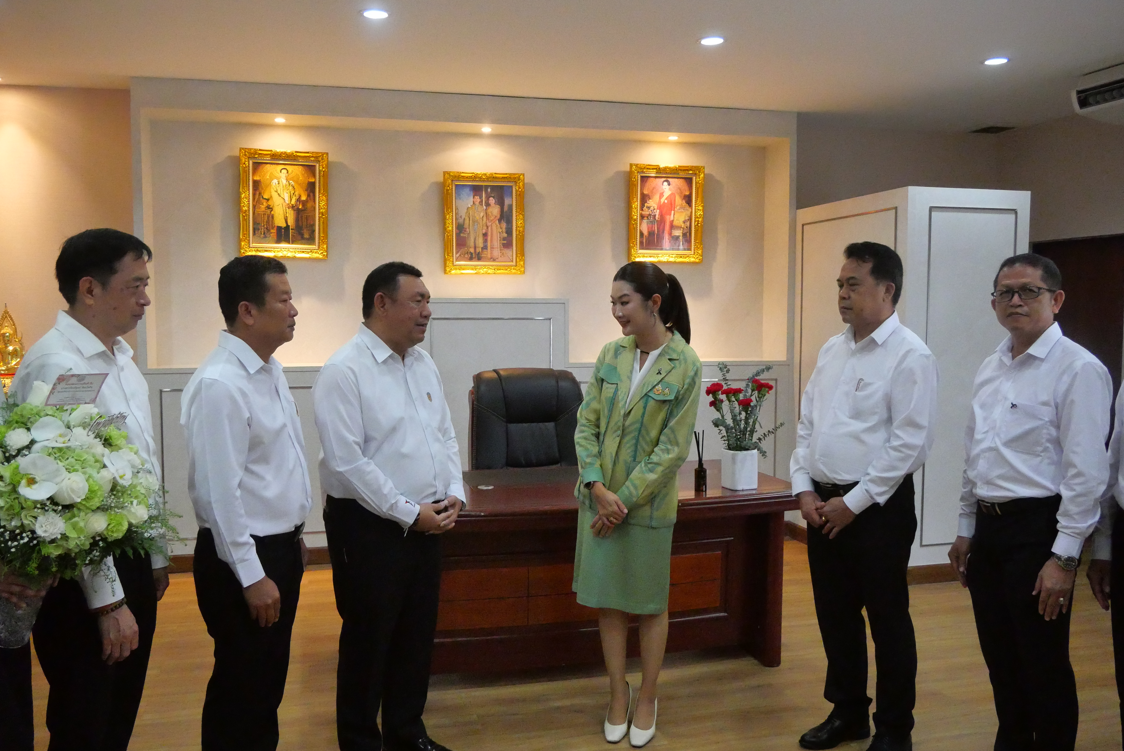 title - คณะผู้บริหาร ส.ป.ก. ร่วมแสดงความยินดีในโอกาสเข้ารับตำแหน่งของรัฐมนตรีว่าการกระทรวงเกษตรและสหกรณ์ และรัฐมนตรีช่วยว่าการกระทรวงเกษตรและสหกรณ์ 